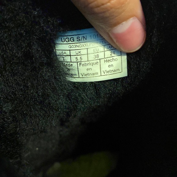 COPY - UGGs Women’s Black Bailey Bow II - Picture 5 of 6